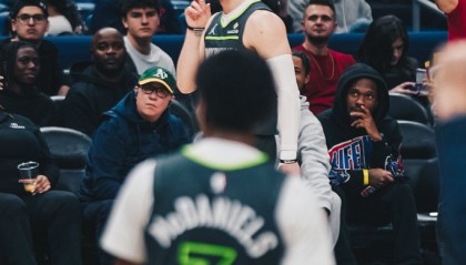 世界杯官方网站下载-法国高塔两双兰德尔18+7+6失误，替补双枪轰32分，森林狼大胜勇士